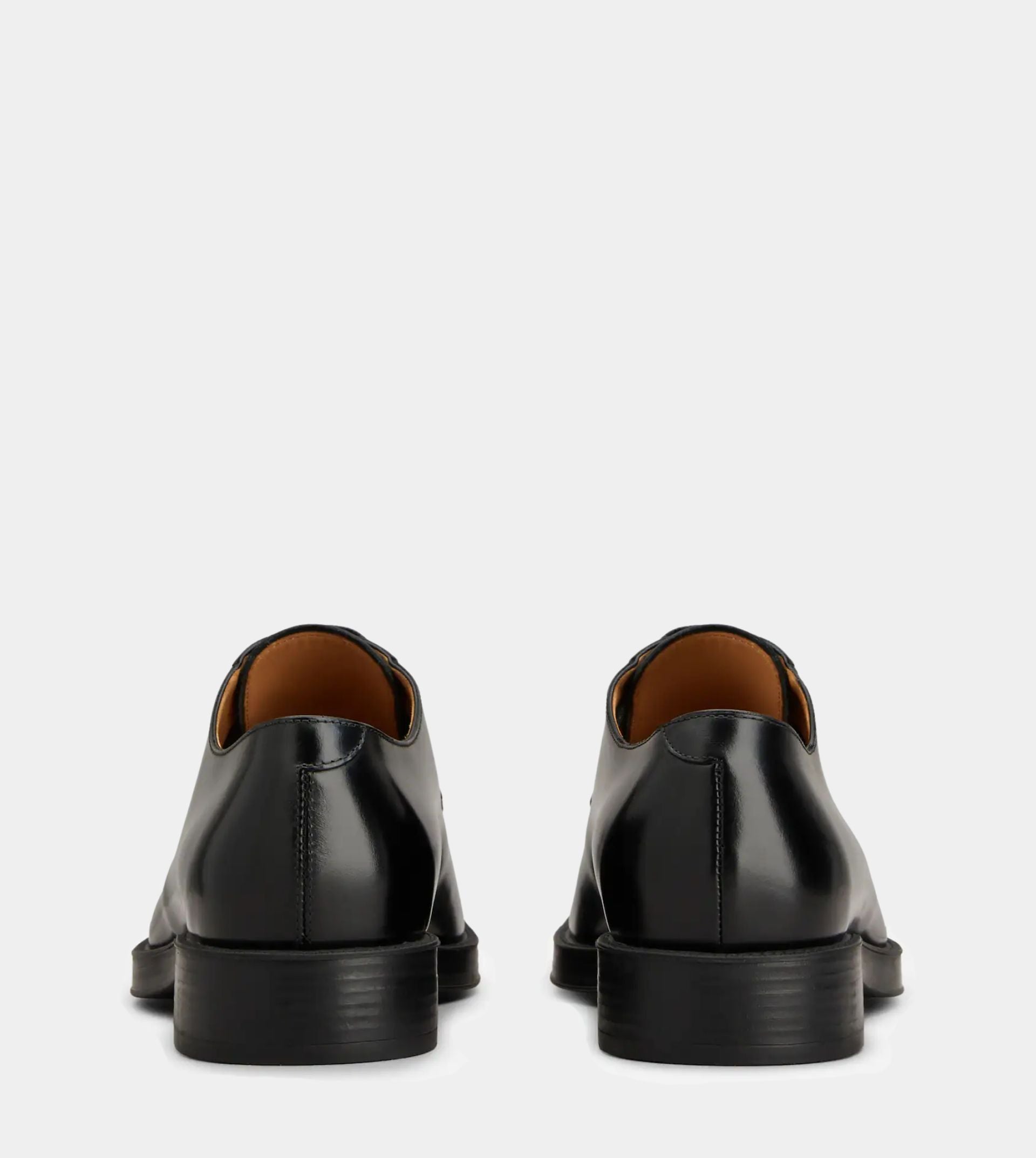 Lace-ups in Leather
