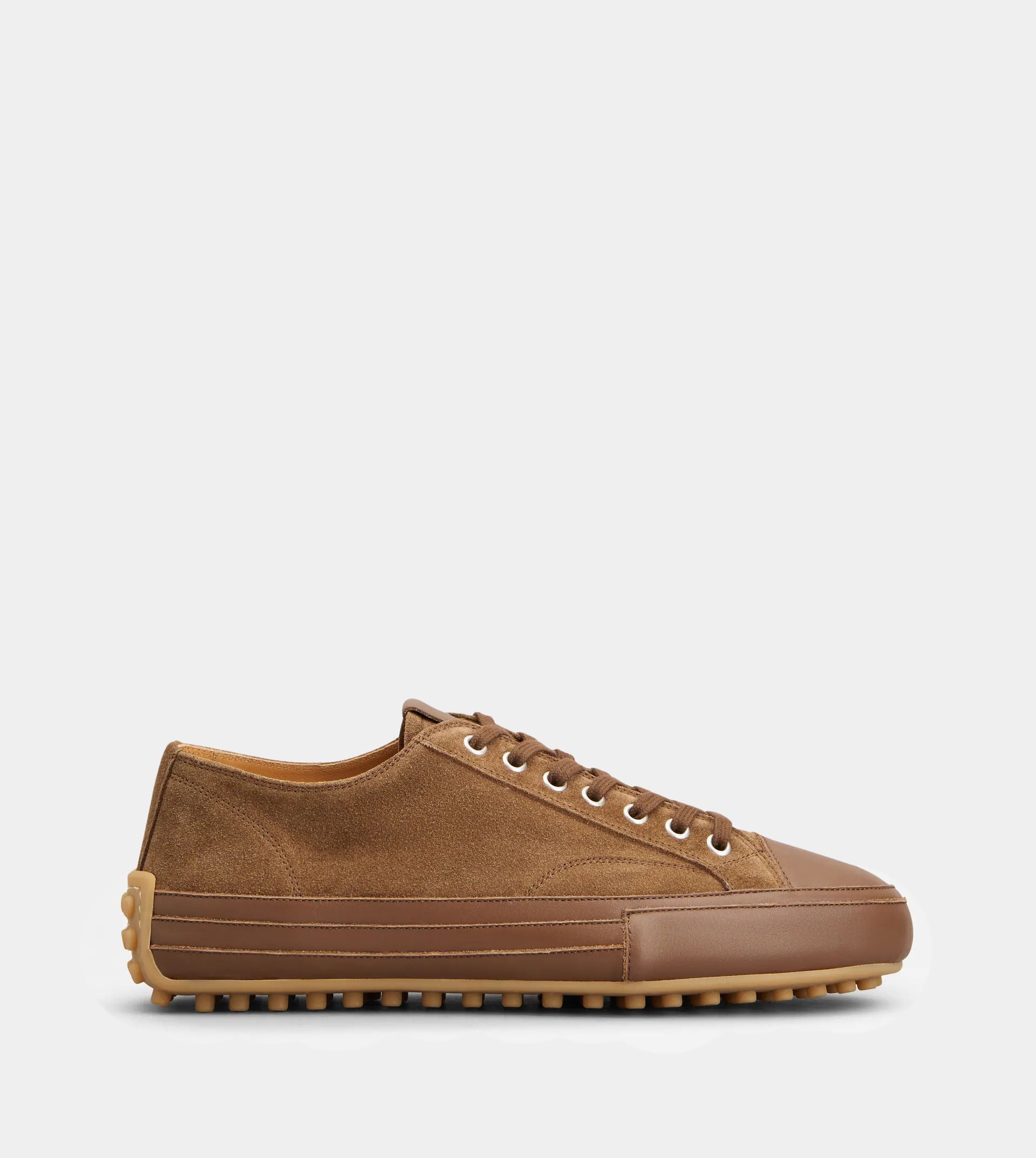 Sneakers in suede